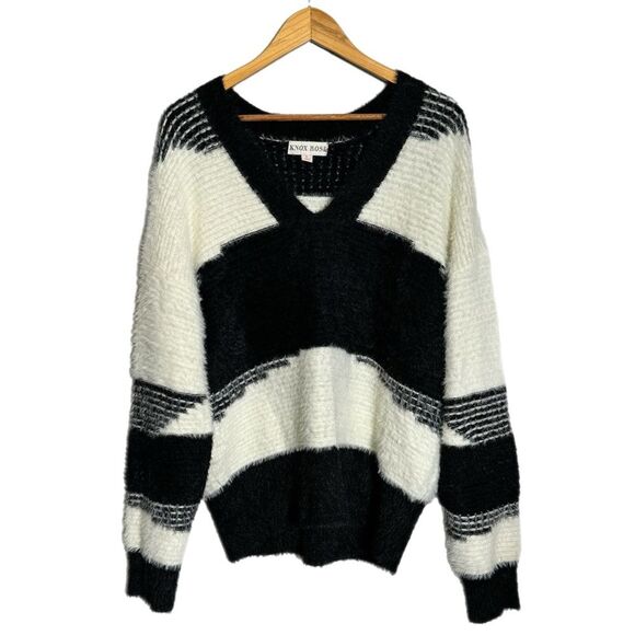 Knox Rose Large Fuzzy Oversized Sweater - Picture 1 of 7